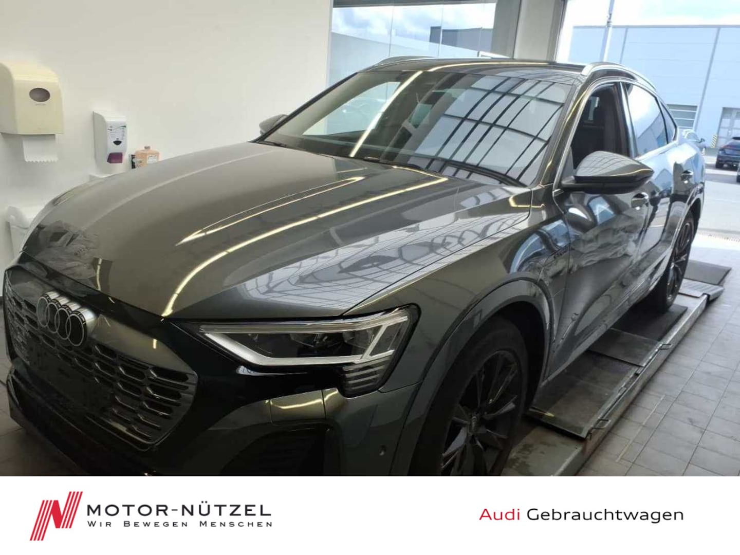 Bild über Audi Q8 Sportback e-tron S line 55 e-tron quattro - für weitere Informationen kontaktieren Sie den Audi Partner