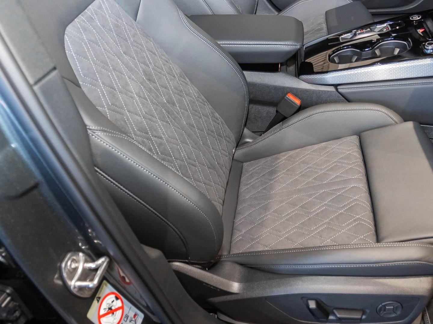 Bild über Audi A5 Avant e-hybrid e-hybrid quattro 270 kW S tronic - für weitere Informationen kontaktieren Sie den Audi Partner
