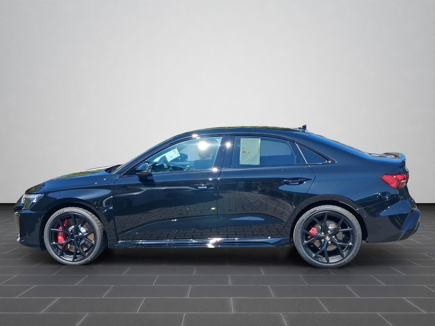 Bild über Audi RS 3 Limousine TFSI quattro 294 kW S tronic - für weitere Informationen kontaktieren Sie den Audi Partner