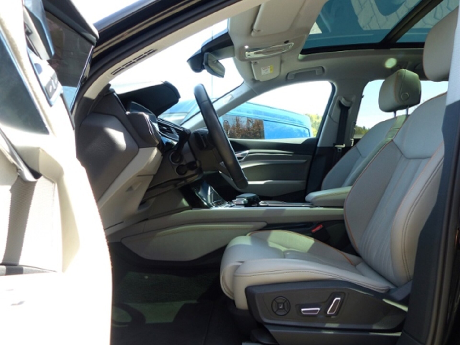 Audi e-tron S line