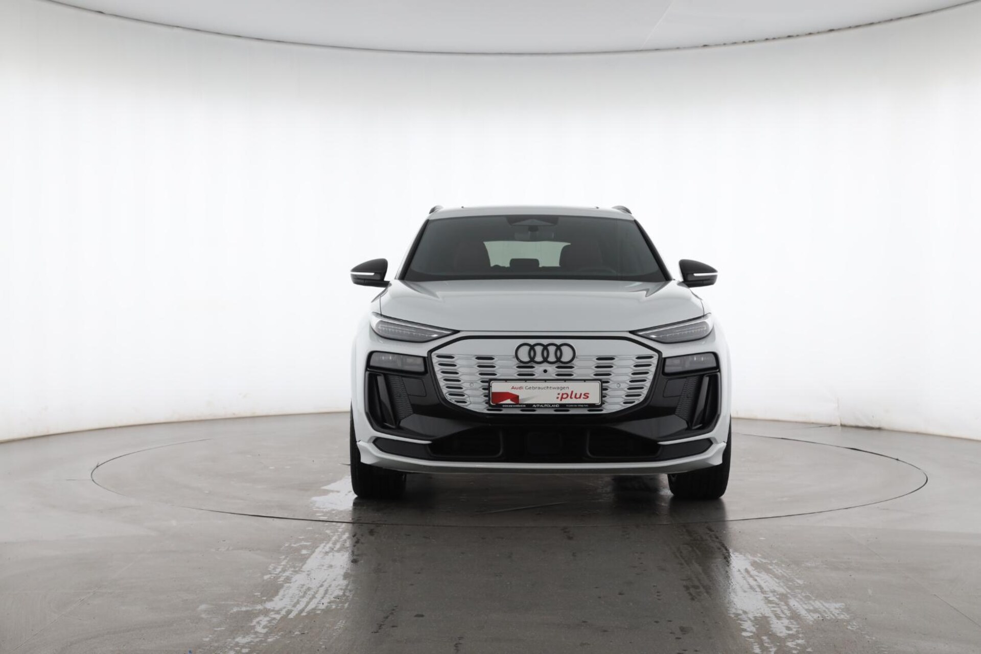 Audi SQ6 SUV e-tron