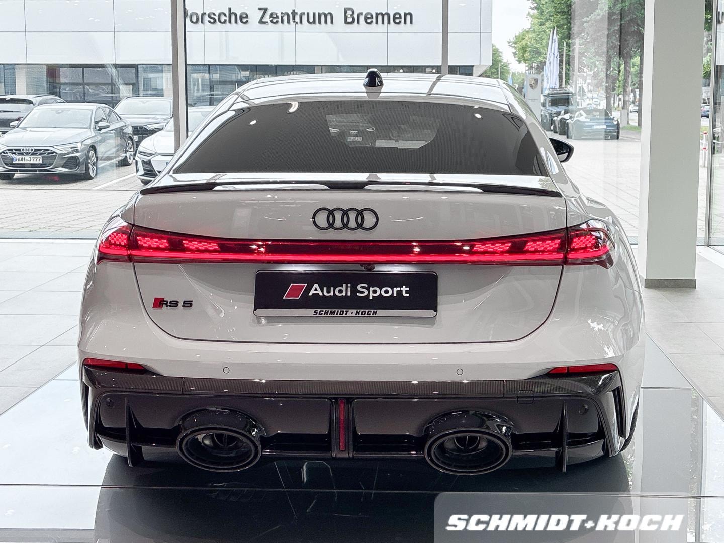 Bild über Audi RS 5 Limousine TFSI quattro 470 kW tiptronic - für weitere Informationen kontaktieren Sie den Audi Partner