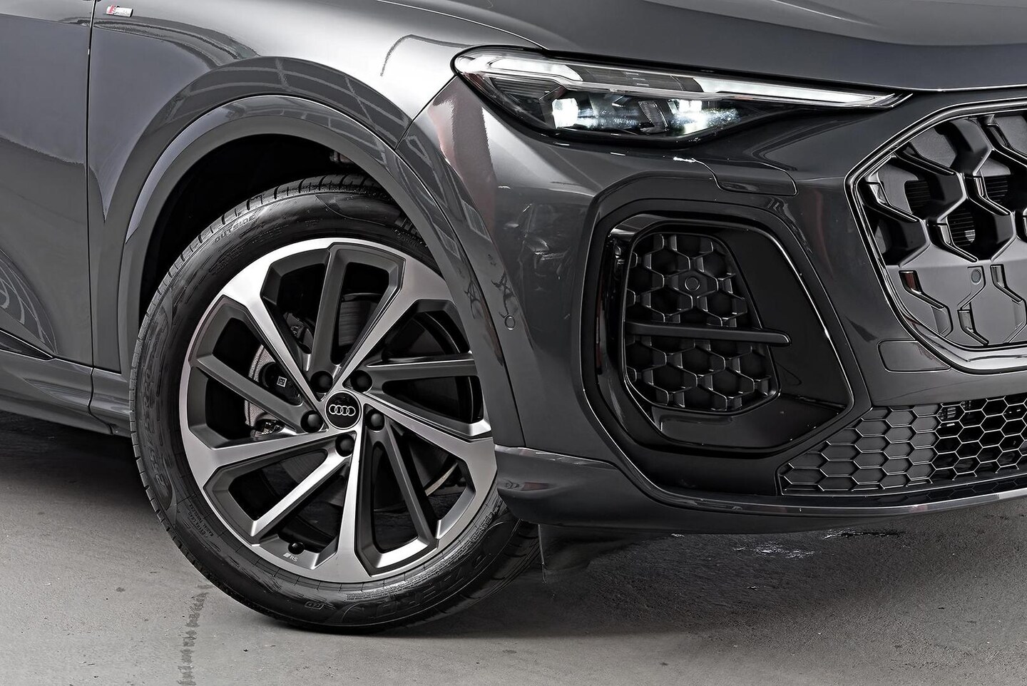 Image about Audi Q5 SUV TDI quattro 150 kW