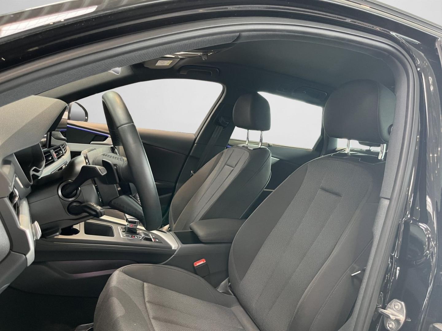 Bild über Audi A4 Avant 35 TFSI S tronic - für weitere Informationen kontaktieren Sie den Audi Partner