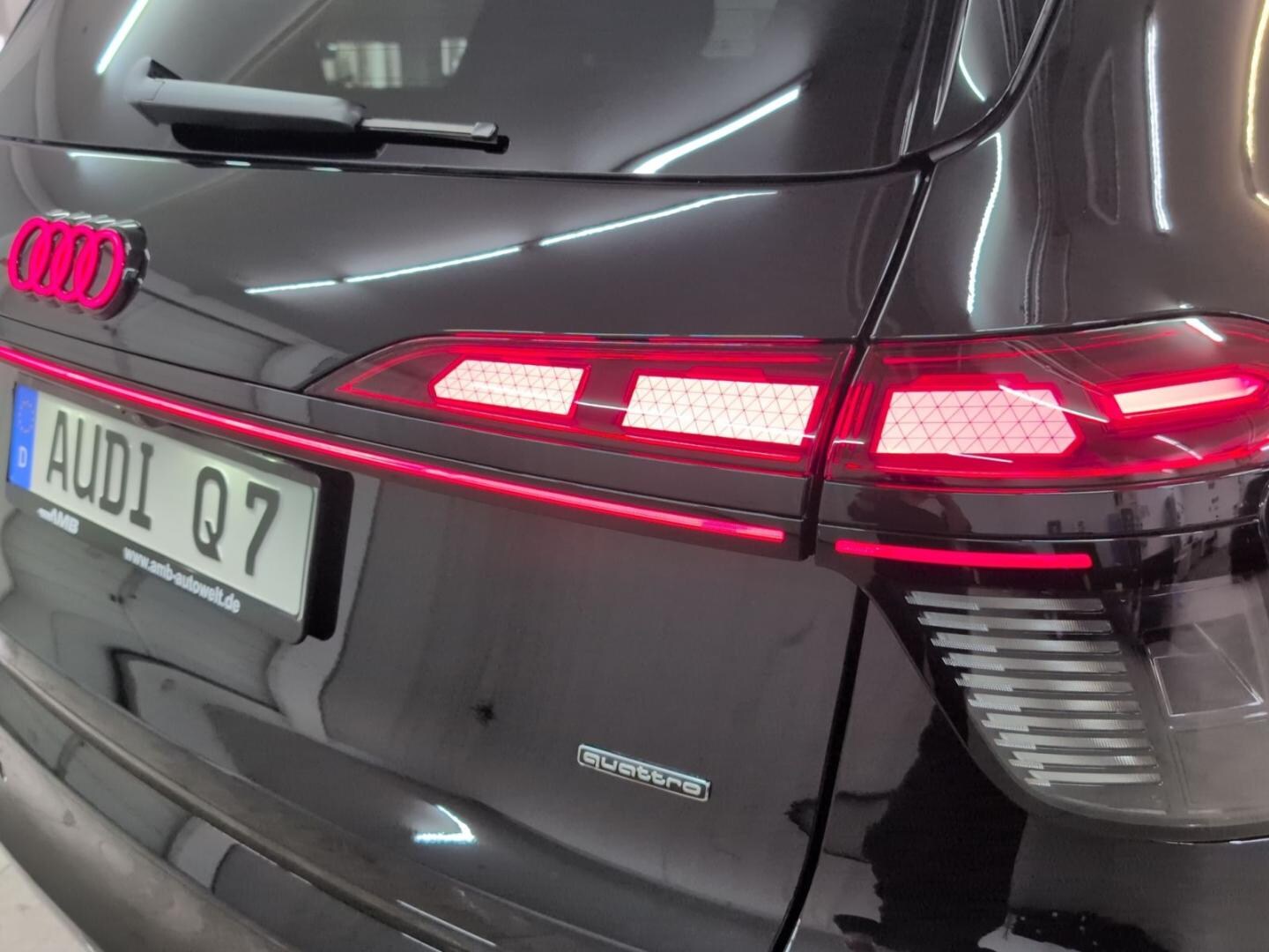 Bild über Audi Q7 SUV TDI quattro 220 kW tiptronic - für weitere Informationen kontaktieren Sie den Audi Partner
