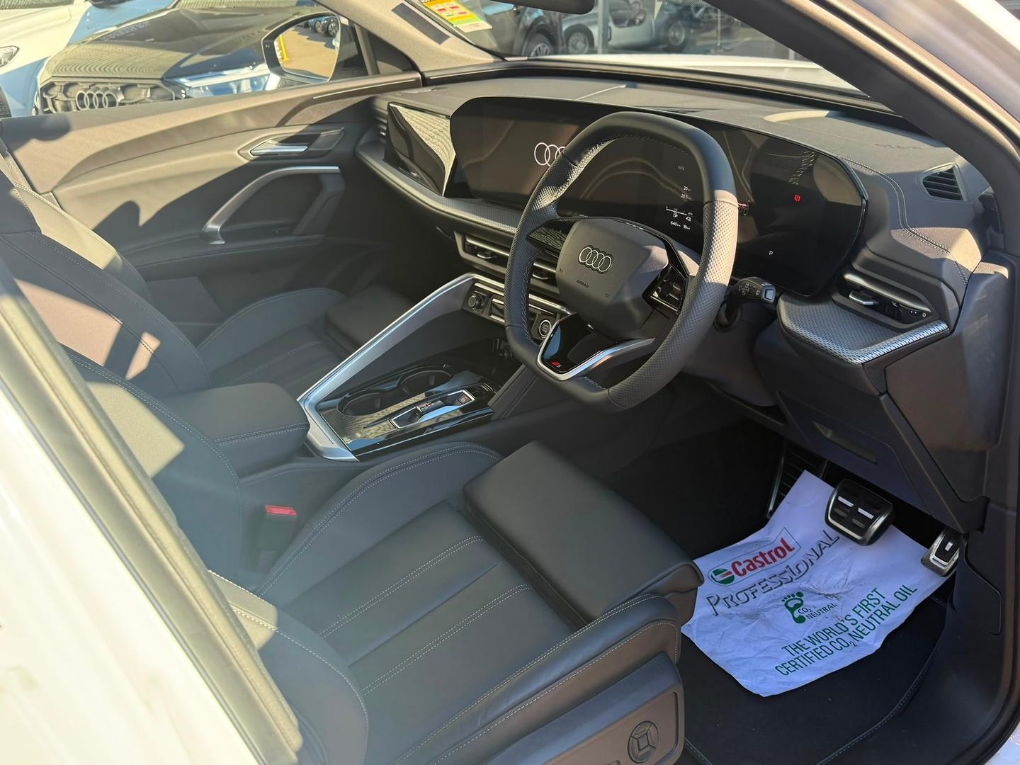 Image about Audi Q5 SUV e-hybrid quattro S tronic