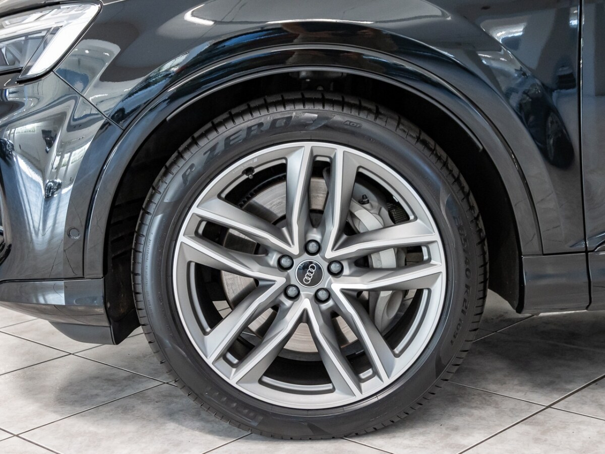 Image about Audi Q7 SUV TFSI e S line 55 TFSI e quattro tiptronic