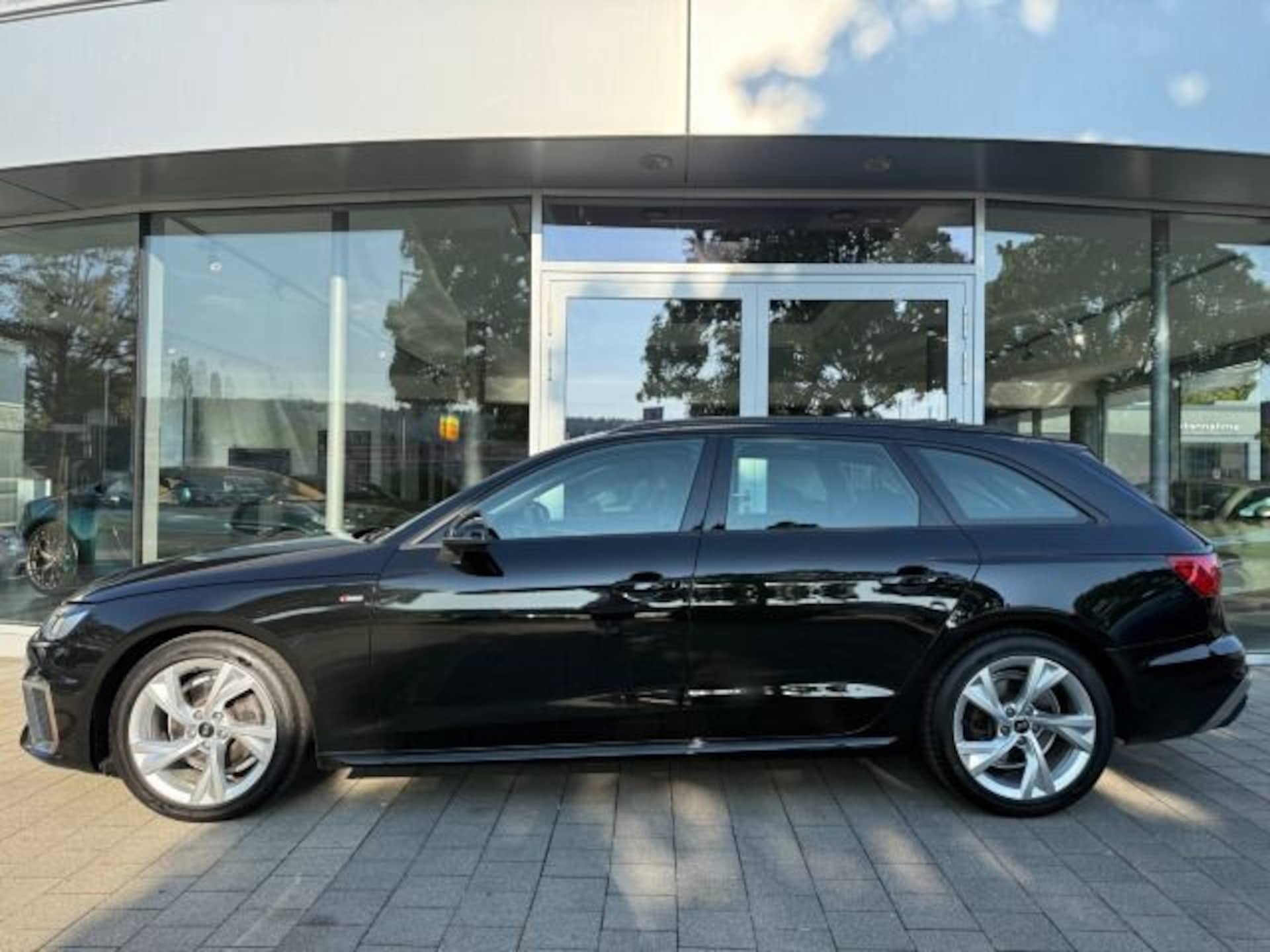 Audi A4 Avant S line