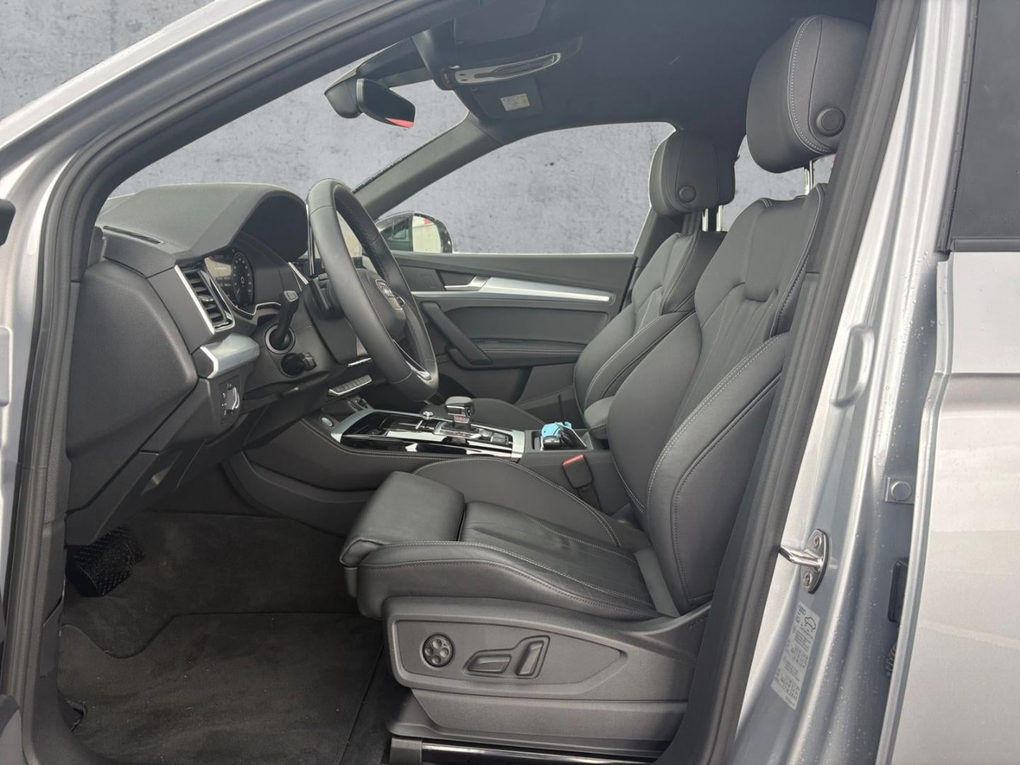 Bild über Audi Q5 TFSI e S line business 55 TFSI e quattro S tronic - für weitere Informationen kontaktieren Sie den Audi Partner