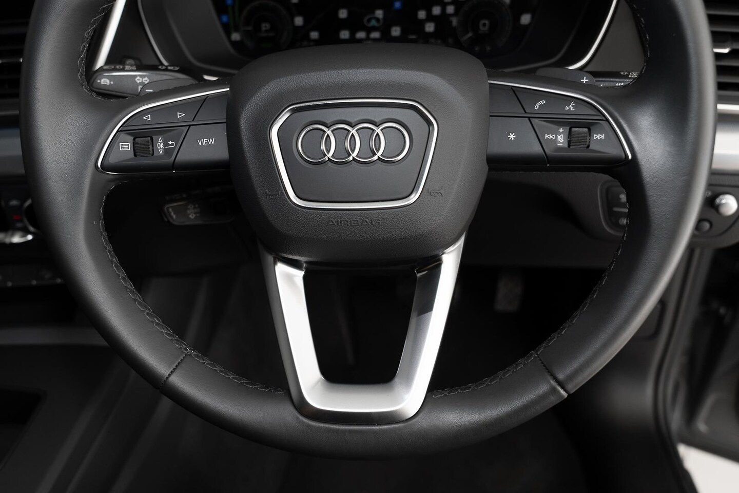 Image about Audi Q5 TFSI e S line 55 TFSI e quattro S tronic