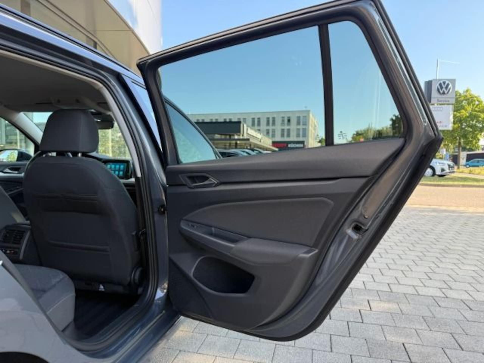 Volkswagen Golf Variant Life