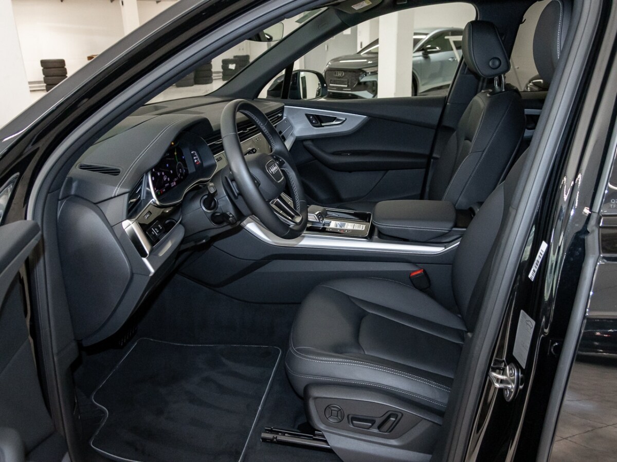 Image about Audi Q7 SUV TFSI e S line 55 TFSI e quattro tiptronic