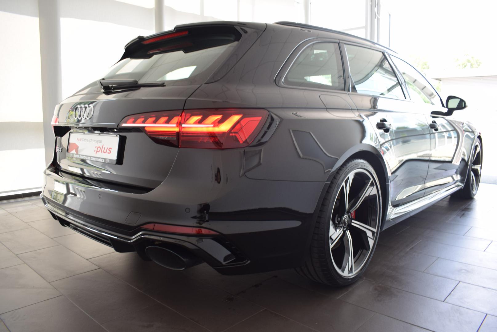 Image about Audi RS 4 Avant TFSI quattro tiptronic