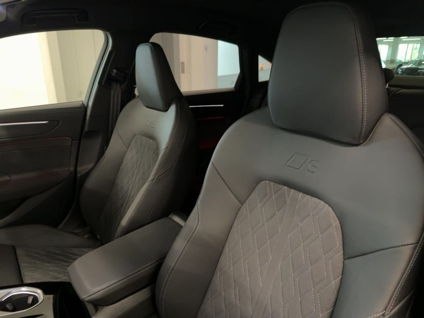 Bild über Audi A6 Limousine e-hybrid edition one e-hybrid quattro 220 kW S tronic - für weitere Informationen kontaktieren Sie den Audi Partner
