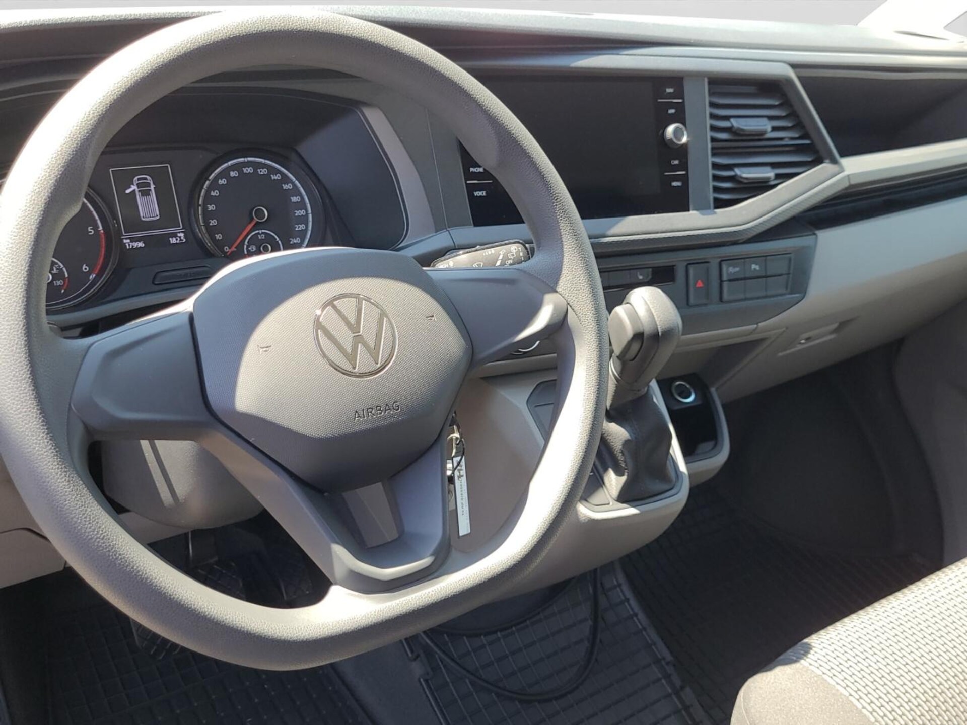 Volkswagen T6.1 Transporter Kombi langer Radstand
