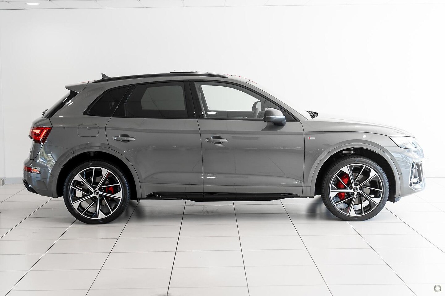 Image about Audi Q5 TFSI e S line 55 TFSI e quattro S tronic