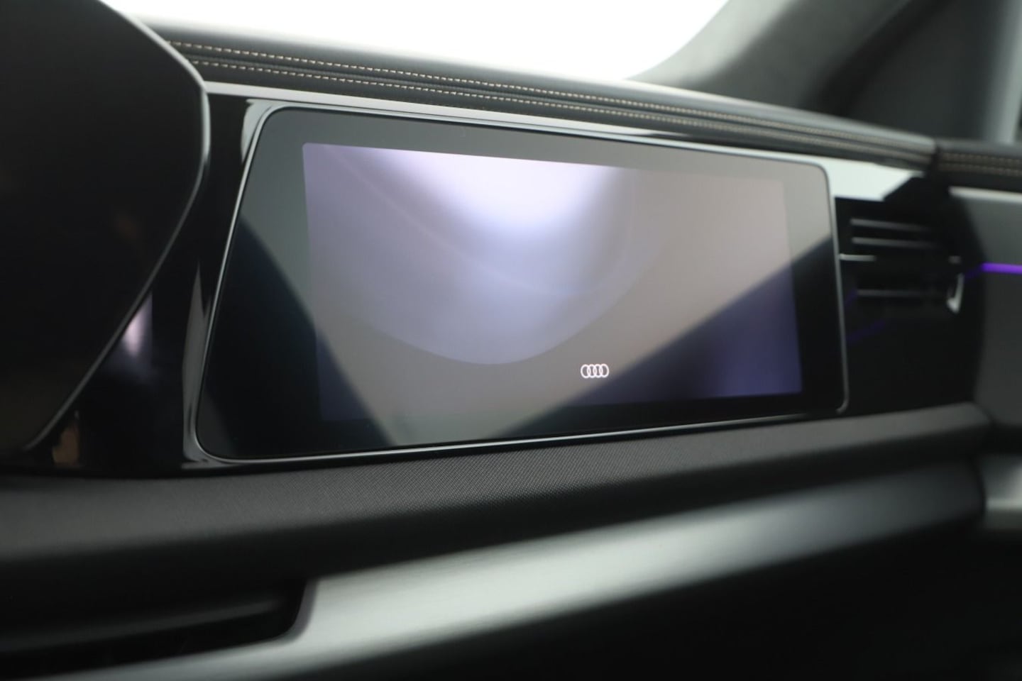 Bild über Audi Q7 SUV TDI quattro 220 kW tiptronic - für weitere Informationen kontaktieren Sie den Audi Partner