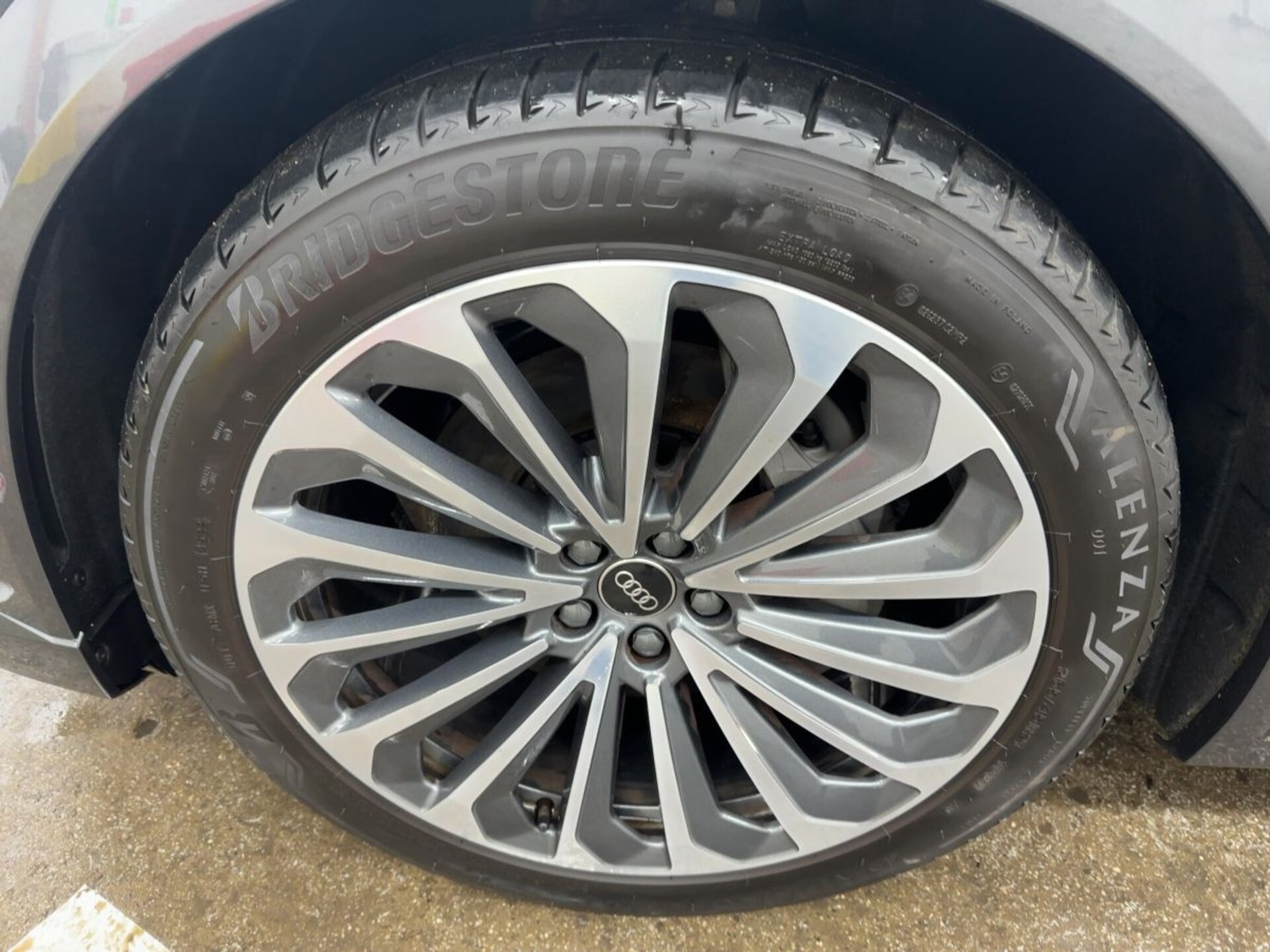 Audi e-tron S line