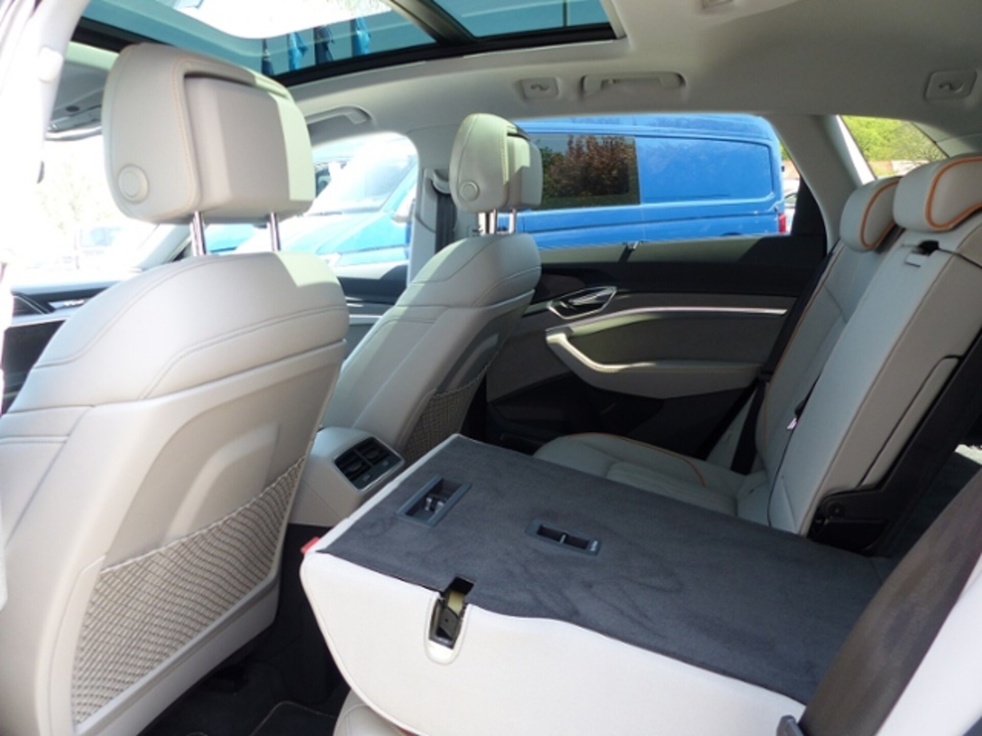 Audi e-tron S line