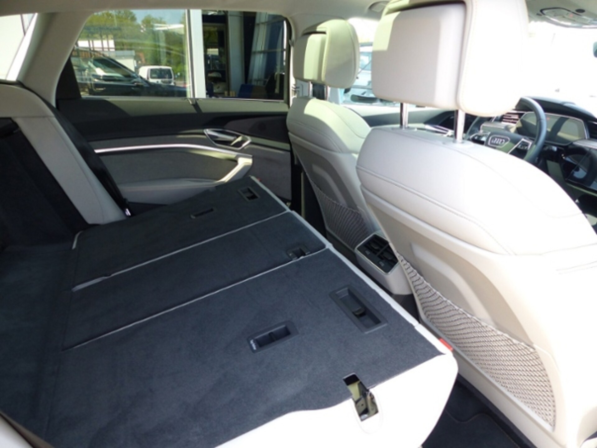 Audi e-tron S line