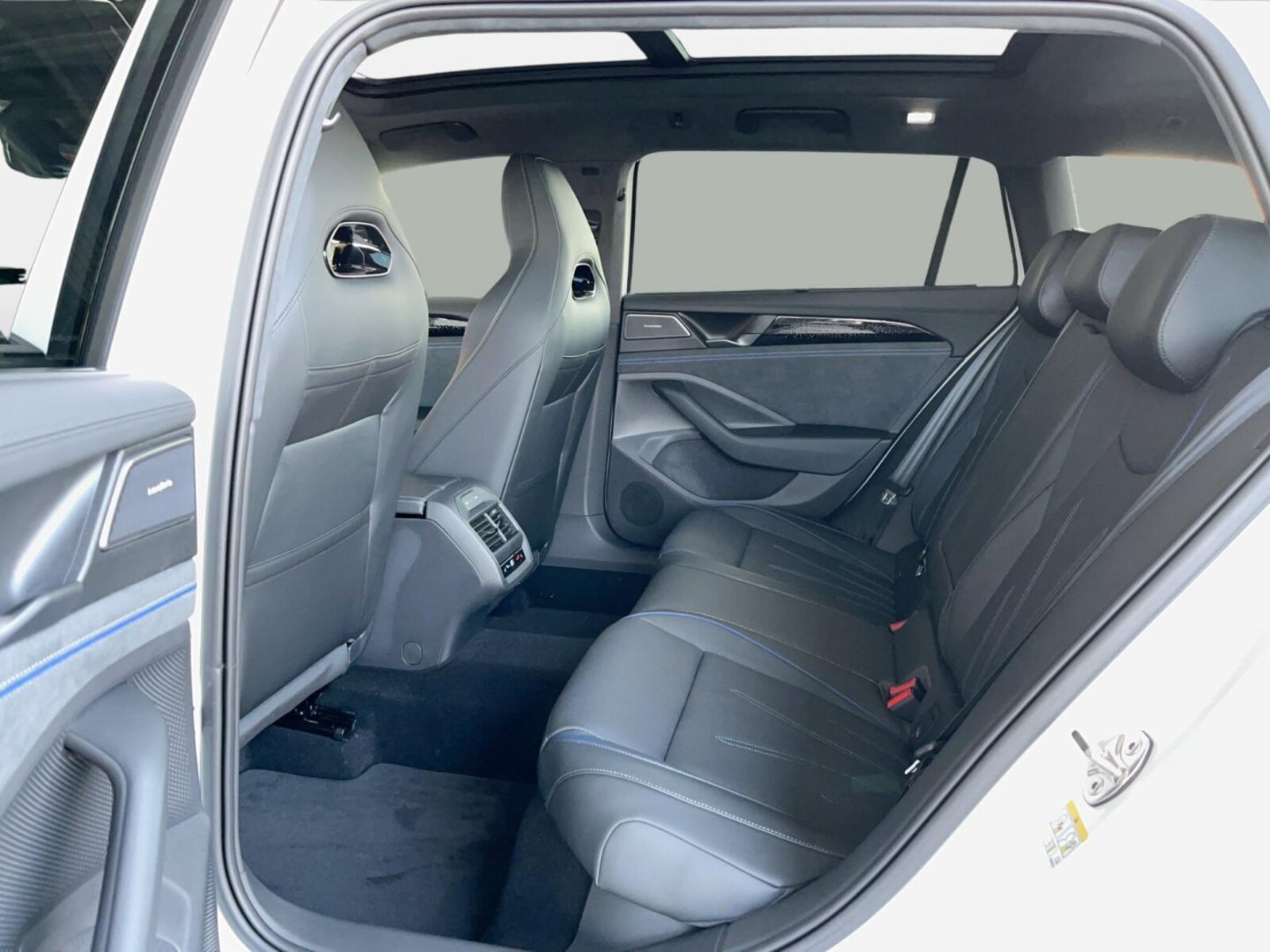 Volkswagen Passat – Bild 11