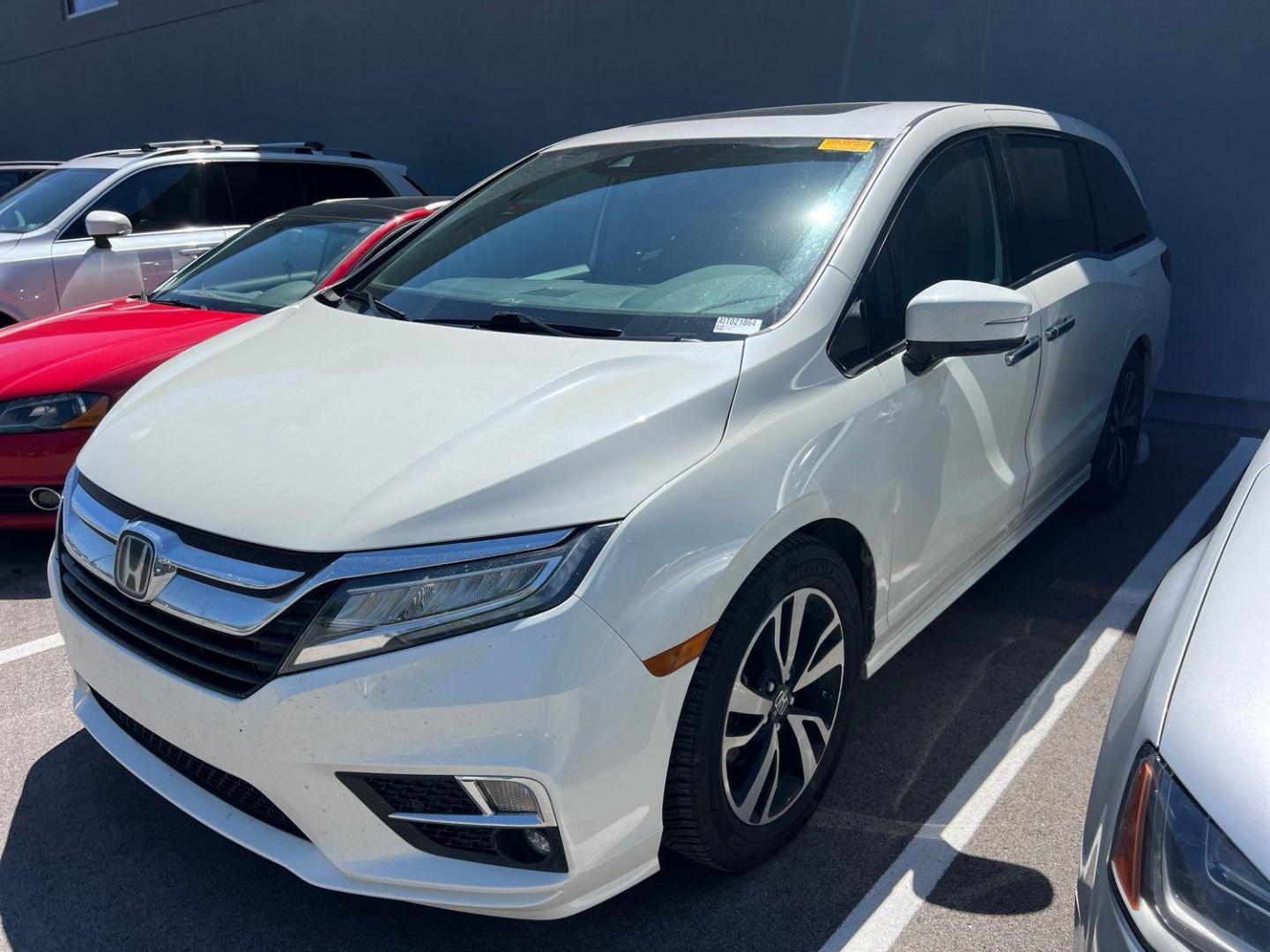 2019 Honda Odyssey Elite's photo