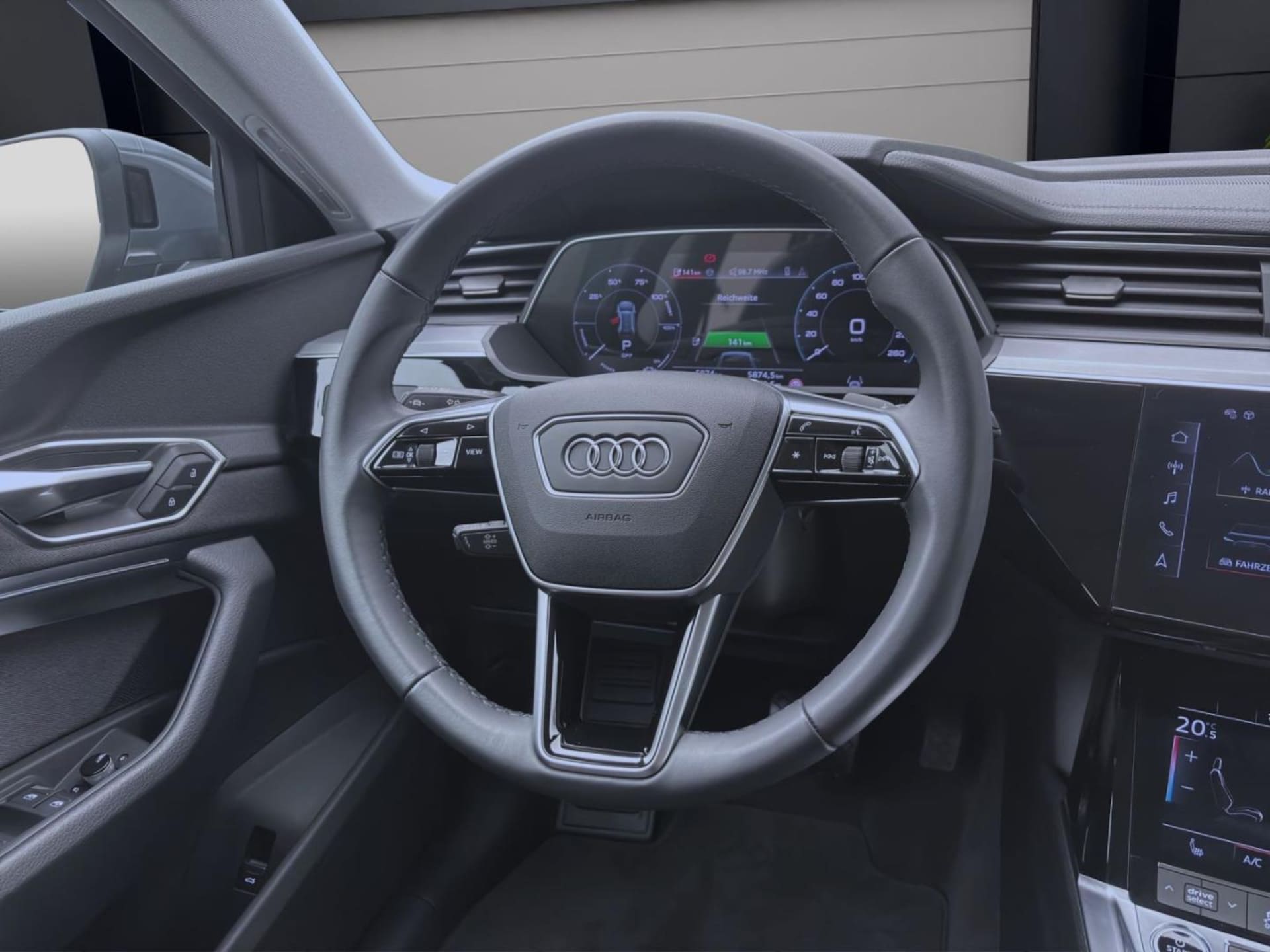 Audi Q8 e-tron S line