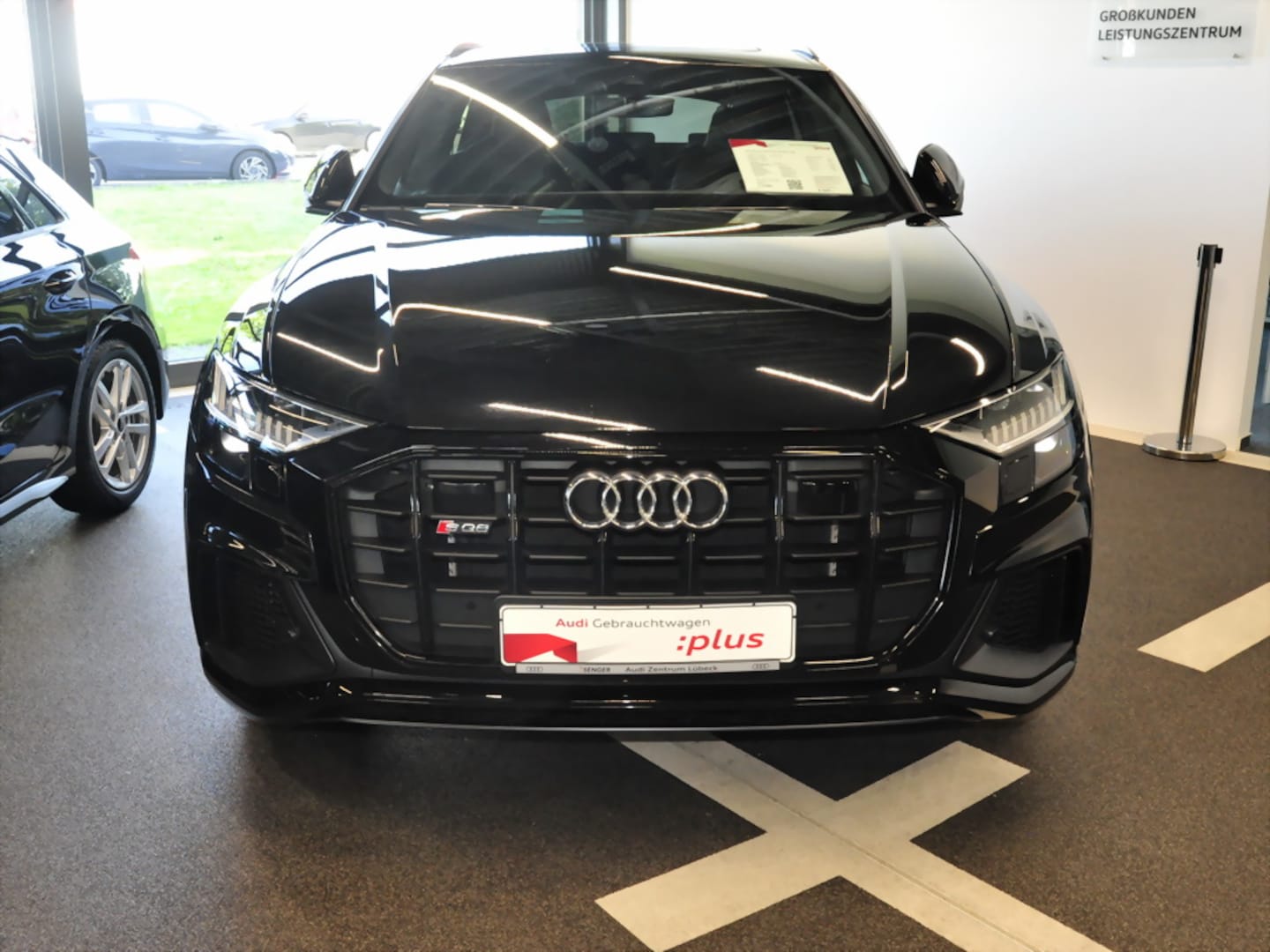 Bild über Audi SQ8 TFSI quattro tiptronic - für weitere Informationen kontaktieren Sie den Audi Partner