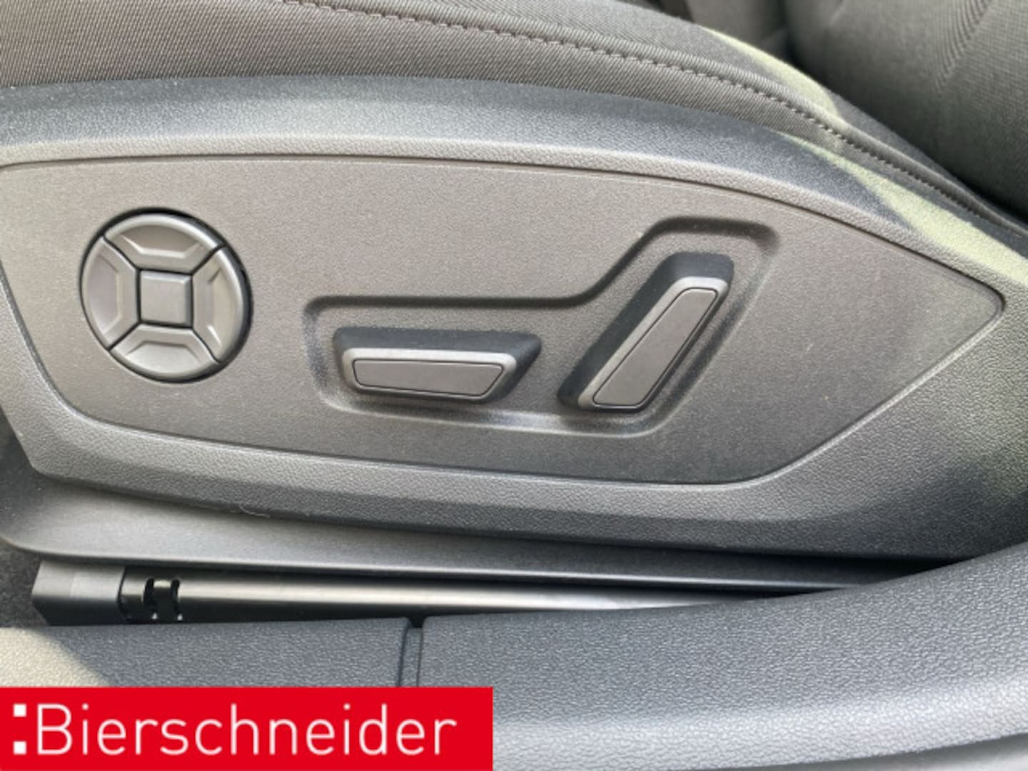 Bild über Audi A3 Sportback 30 TFSI S tronic - für weitere Informationen kontaktieren Sie den Audi Partner