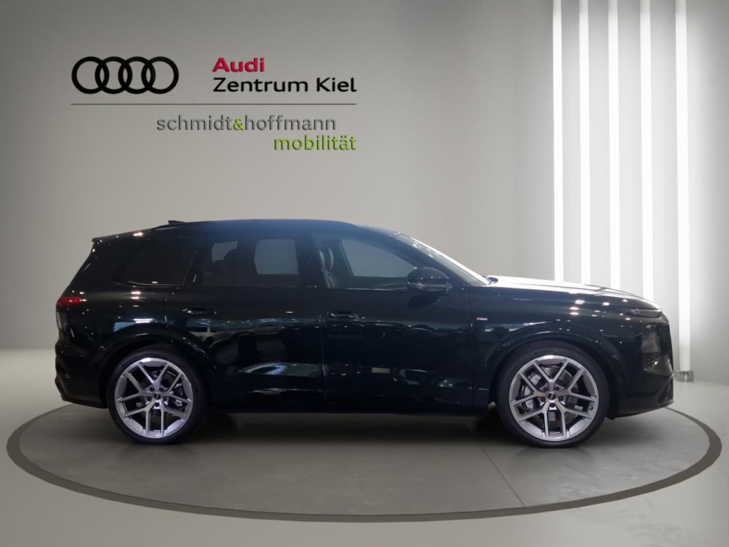 Bild über Audi Q7 SUV TDI quattro 220 kW tiptronic - für weitere Informationen kontaktieren Sie den Audi Partner