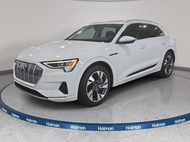 2022 Audi e-tron Premium Plus