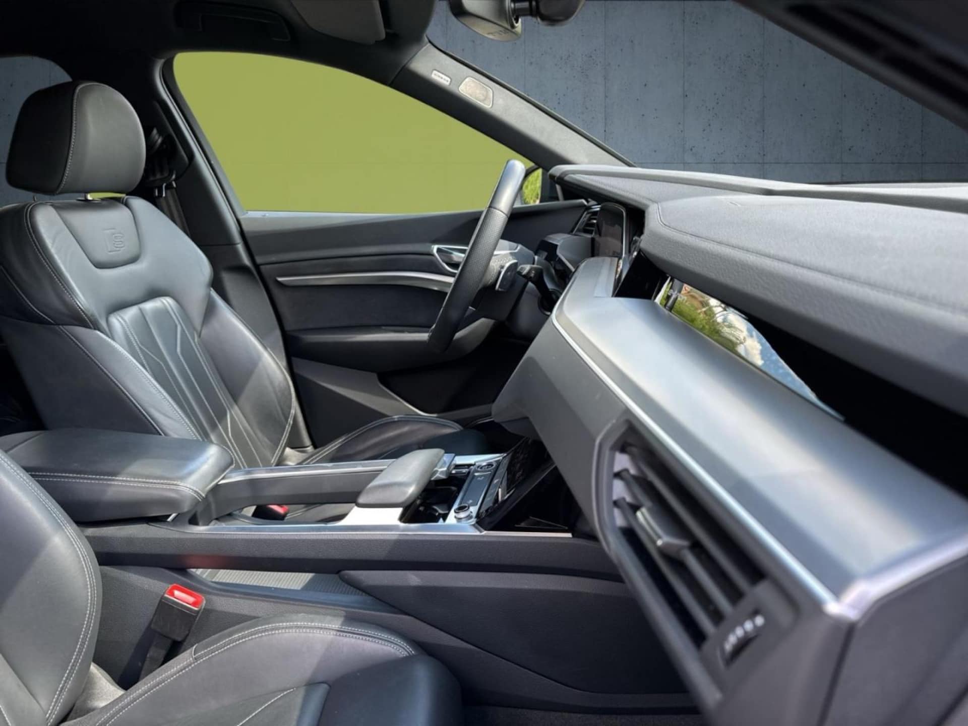 Audi Q8 e-tron S line