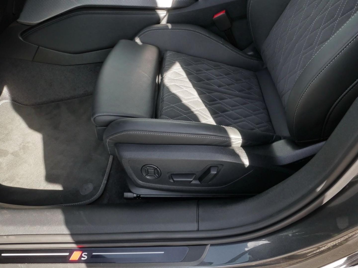Bild über Audi A5 Avant TDI quattro 150 kW S tronic - für weitere Informationen kontaktieren Sie den Audi Partner