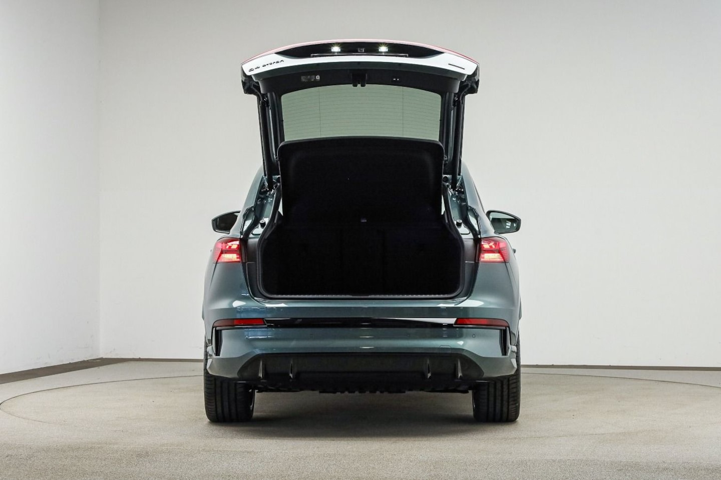 Bild über Audi Q4 Sportback e-tron e-tron quattro 220 kW - für weitere Informationen kontaktieren Sie den Audi Partner