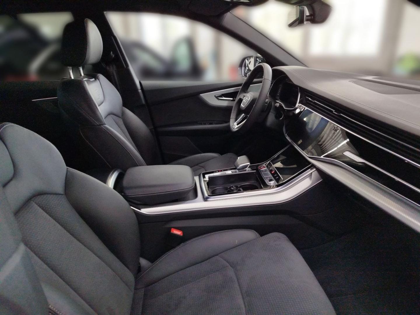Bild über Audi SQ8 SUV TFSI quattro tiptronic - für weitere Informationen kontaktieren Sie den Audi Partner