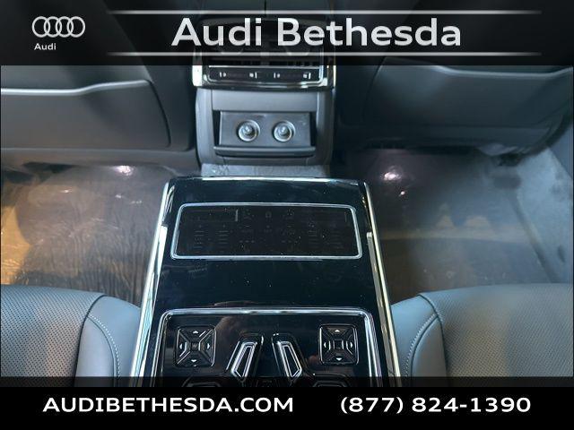 2025 Audi S8 Base - Photo 17