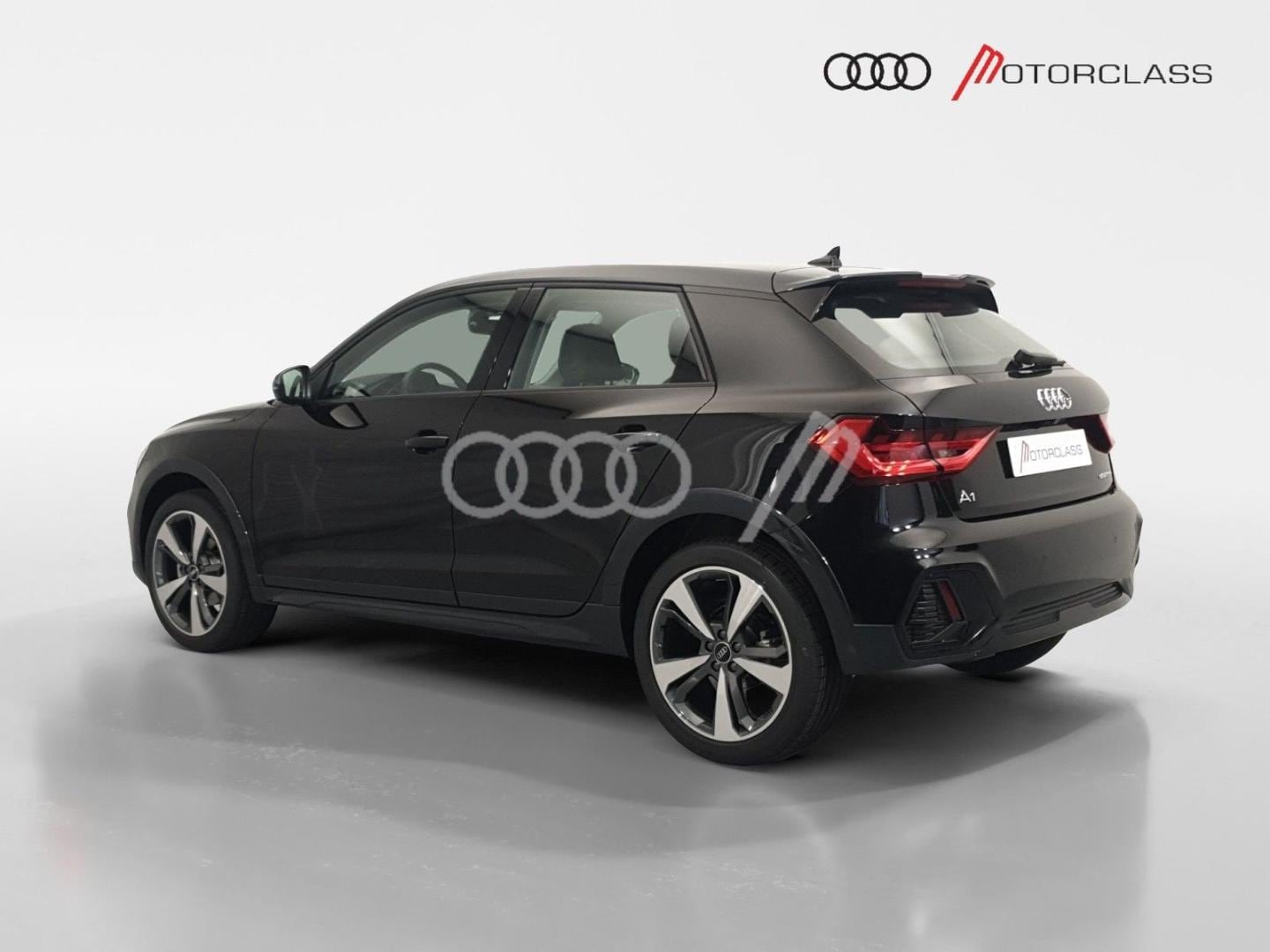 Immagine di Audi A1 allstreet Identity Contrast 30 TFSI 85 kW (116 CV) 6-marce - Vista: for more details contact your dealer
