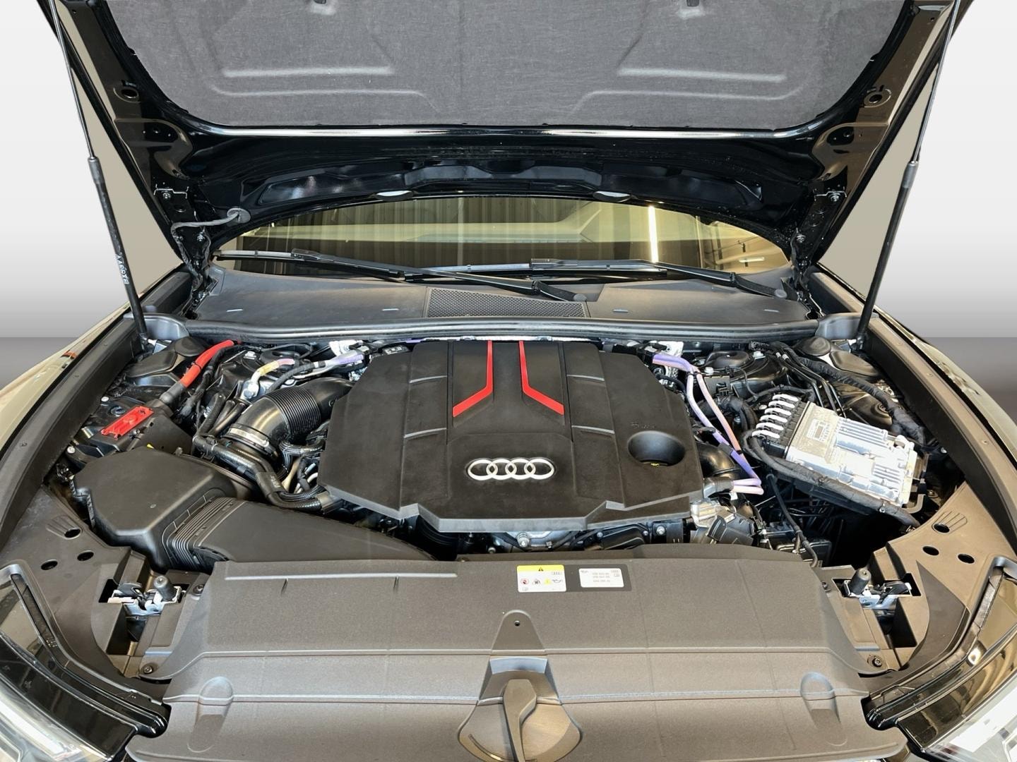 Bild über Audi S6 Avant TDI quattro tiptronic - für weitere Informationen kontaktieren Sie den Audi Partner