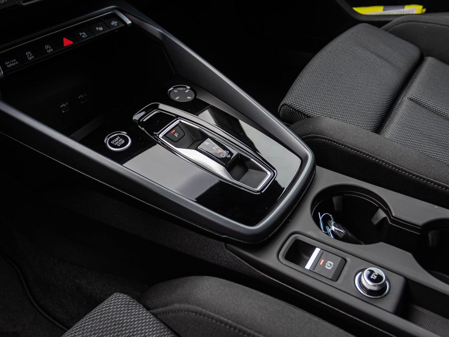 Bild über Audi A3 Sportback advanced 30 TFSI S tronic - für weitere Informationen kontaktieren Sie den Audi Partner