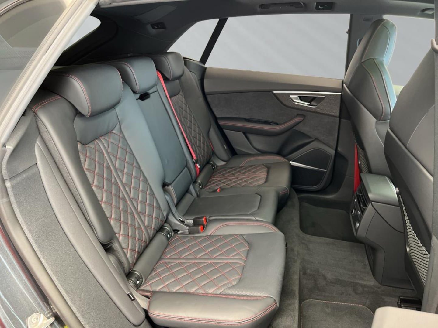 Bild über Audi SQ8 SUV TFSI quattro tiptronic - für weitere Informationen kontaktieren Sie den Audi Partner