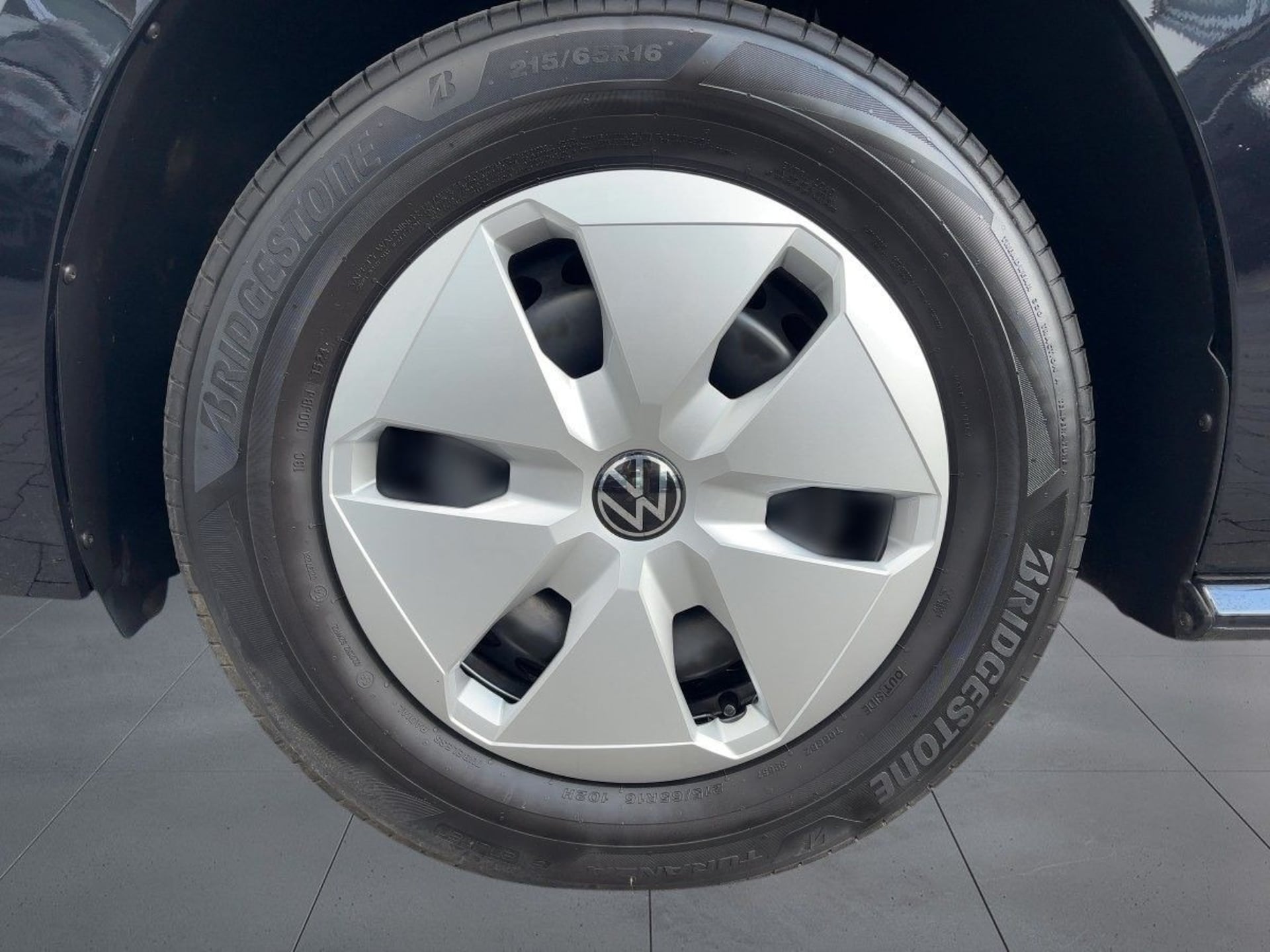 Volkswagen Multivan Langversion Basis-Modell