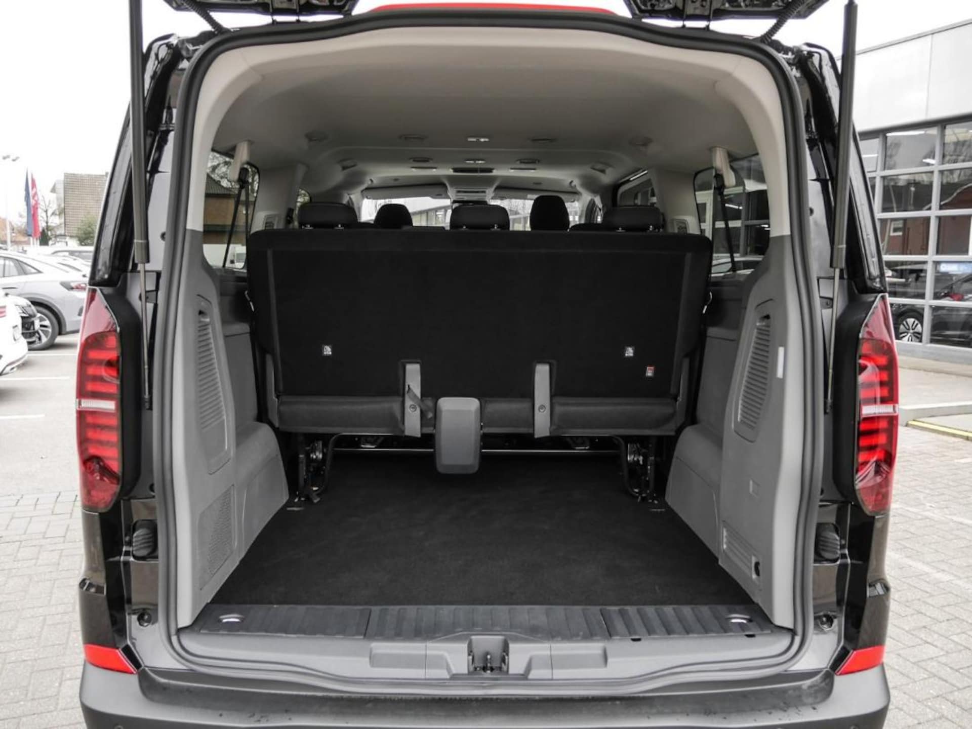 Volkswagen Caravelle langer Radstand Basis-Modell