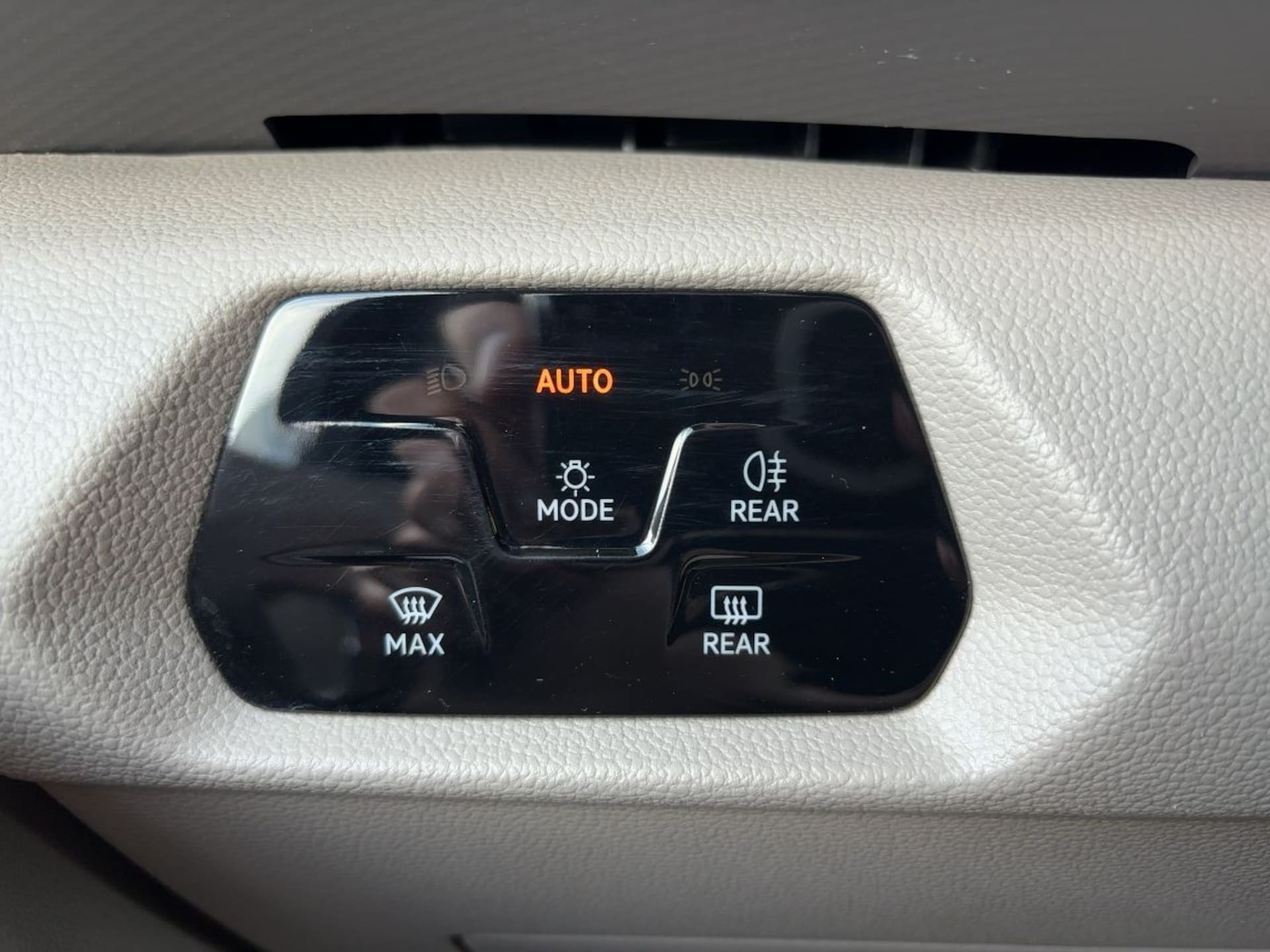 Volkswagen Multivan Langversion Basis-Modell