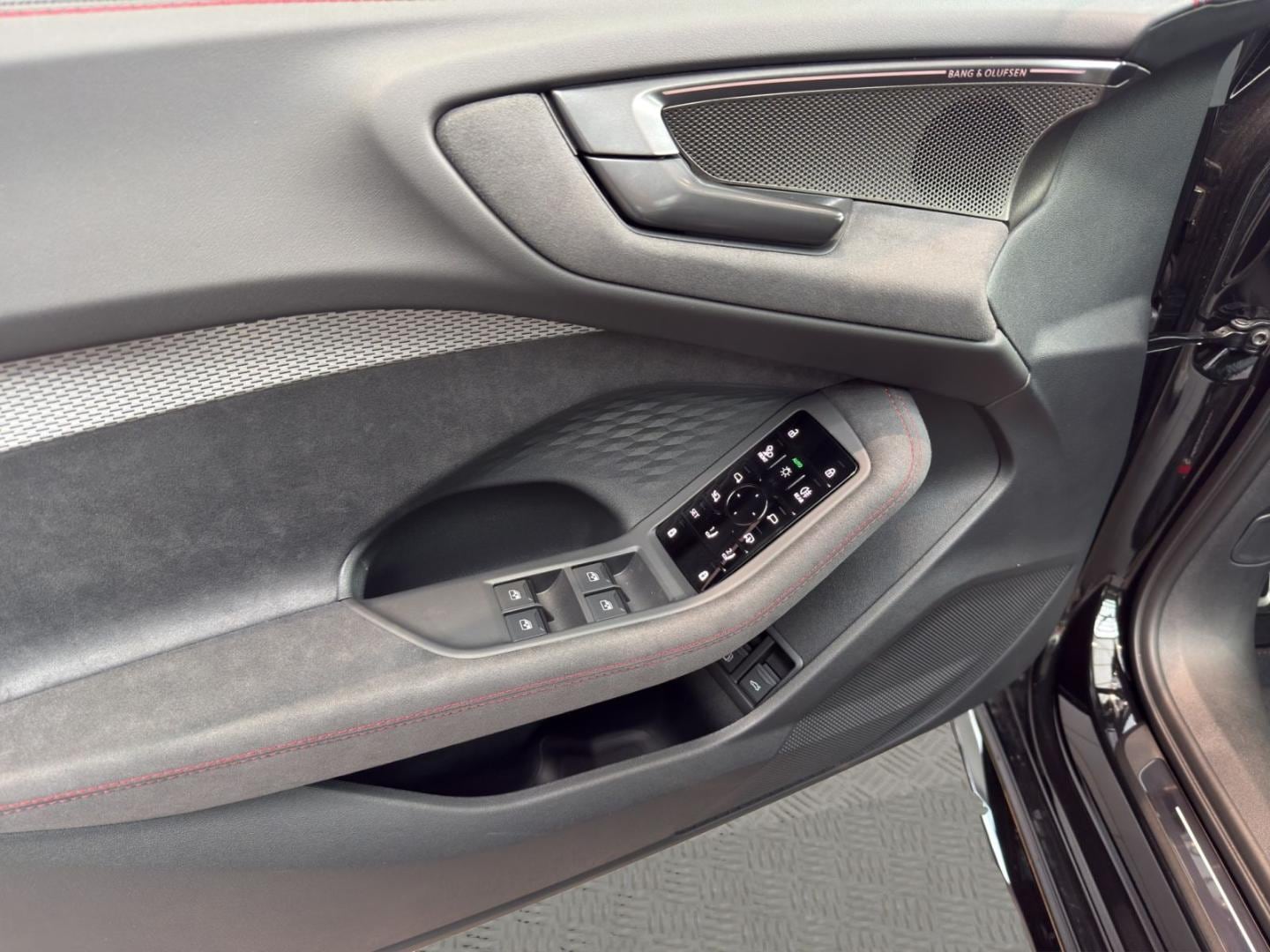 Bild über Audi A5 Avant e-hybrid e-hybrid quattro 270 kW S tronic - für weitere Informationen kontaktieren Sie den Audi Partner