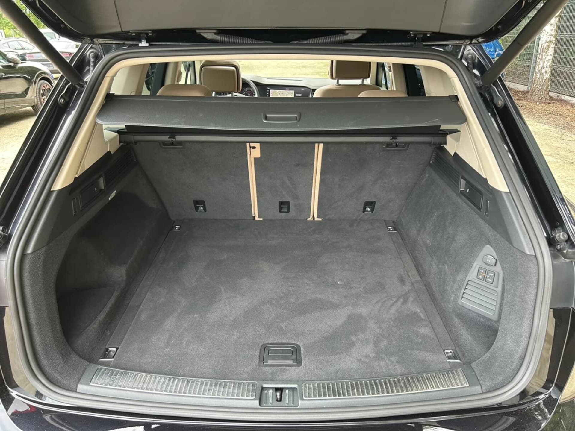 Volkswagen Touareg Model bazowy