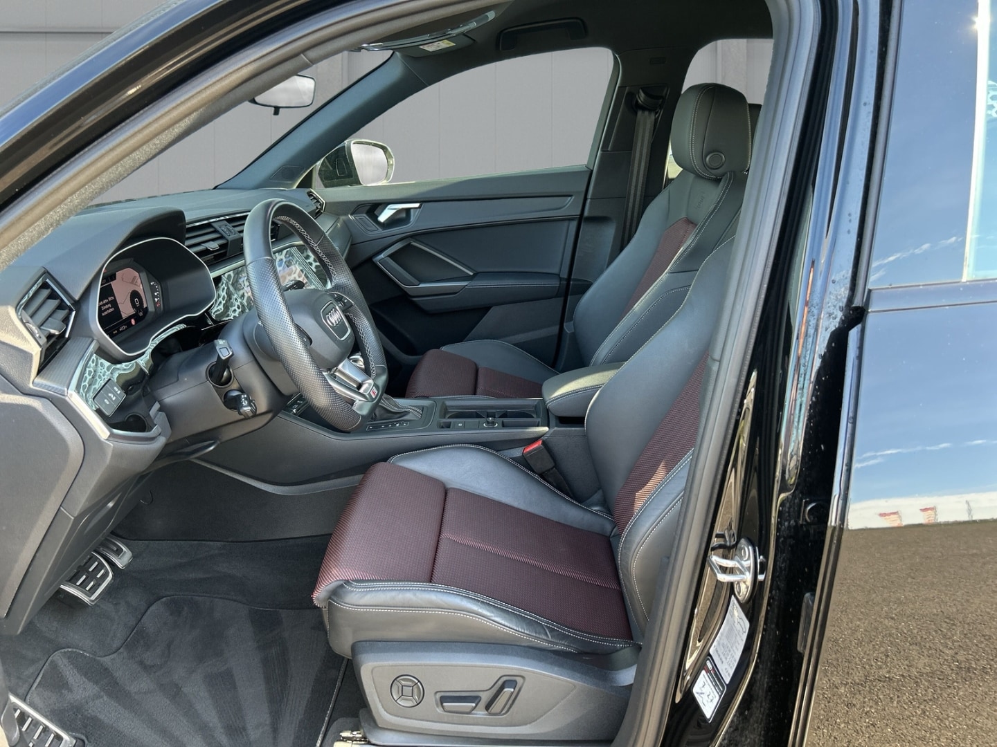 Bild über Audi Q3 Sportback 35 TFSI S tronic - für weitere Informationen kontaktieren Sie den Audi Partner