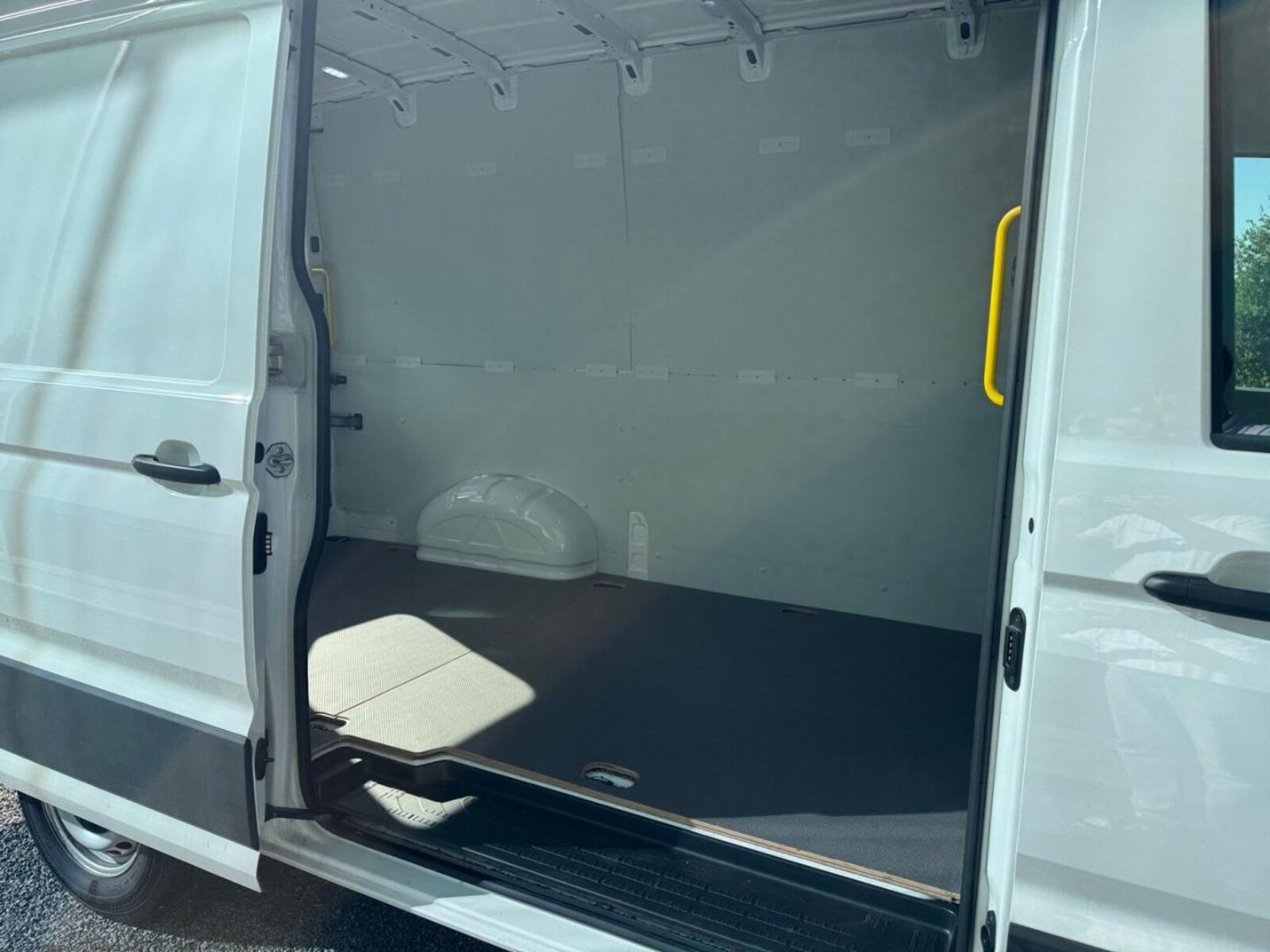 Volkswagen Crafter Kasten mittlerer Radstand – Bild 9