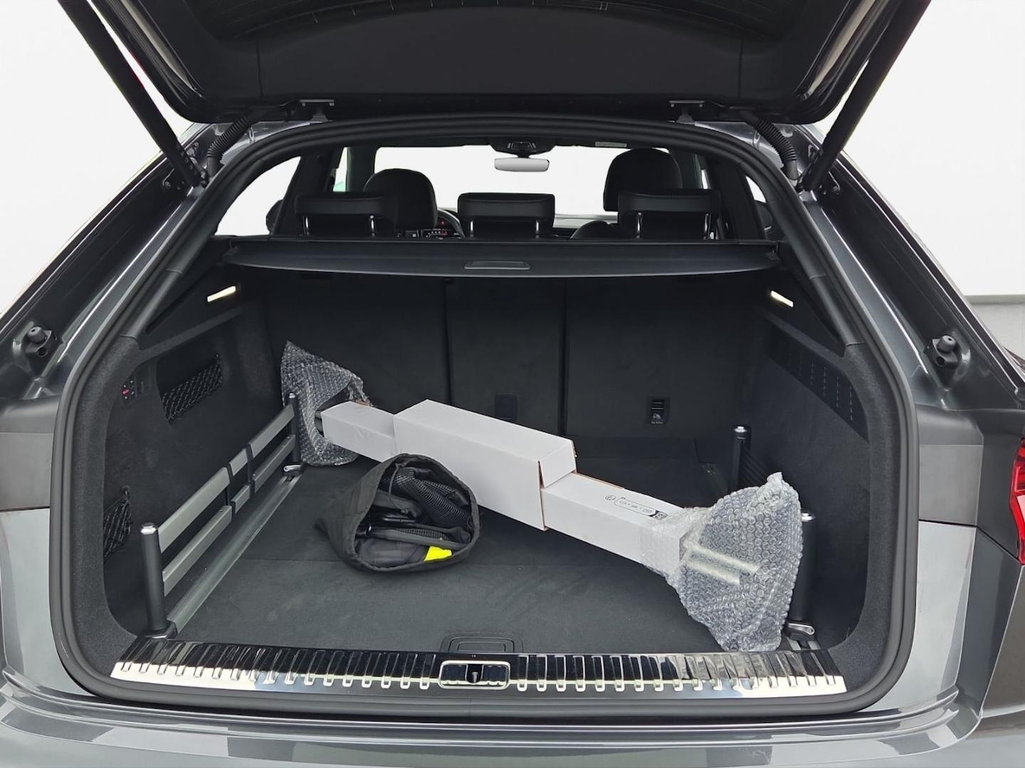 Bild über Audi SQ8 TFSI quattro tiptronic - für weitere Informationen kontaktieren Sie den Audi Partner