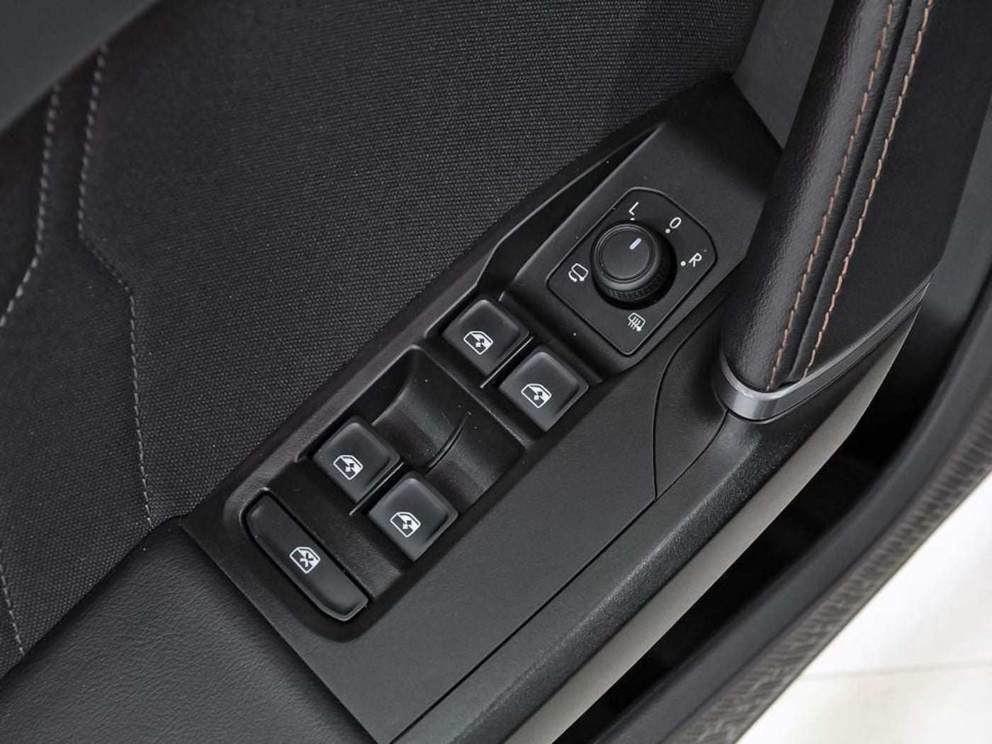 CUPRA Leon León 1.5 eTSI DSG 110 kW (150 CV) — photo 10