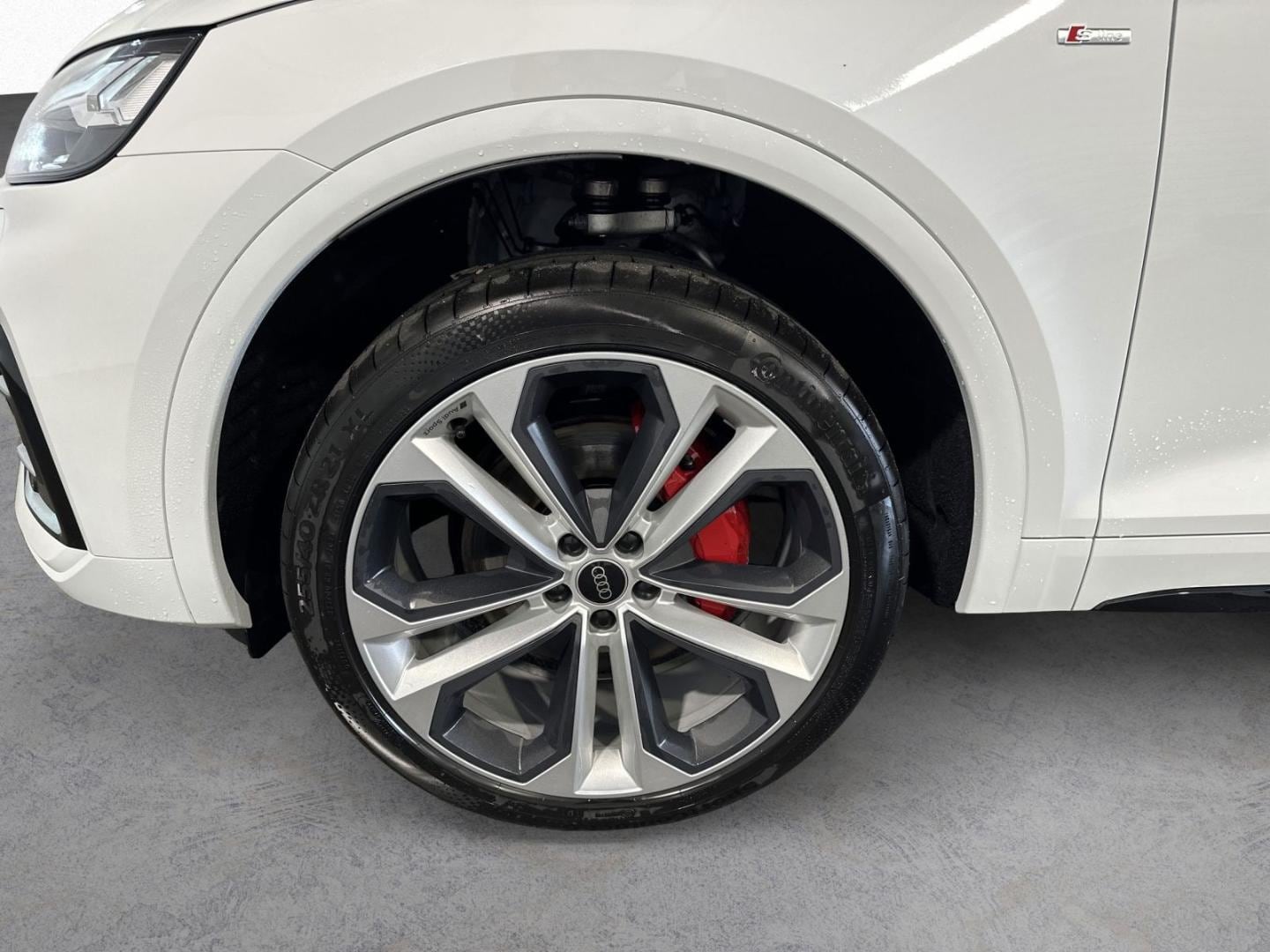 Bild über Audi Q5 Sportback TFSI e S line business 55 TFSI e quattro S tronic - für weitere Informationen kontaktieren Sie den Audi Partner